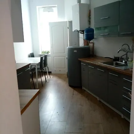 Tulip - 6 Ze Wspolna Lazienka I Kuchnia ホステル *