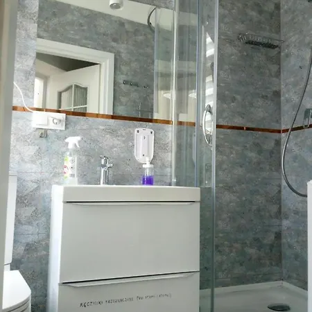 Tulip - 6 Ze Wspolna Lazienka I Kuchnia ホステル